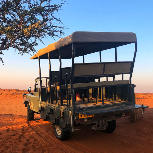 Model wearing plain black basic tee.